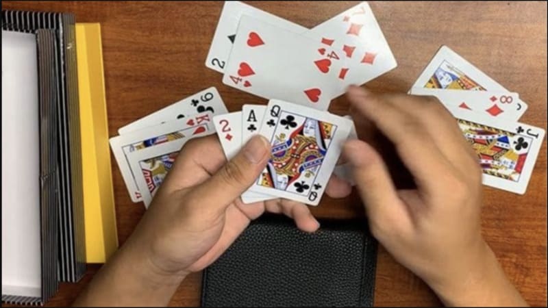 Sử dụng công nghệ hỗ trợ trong cách chia bài liêng bịp